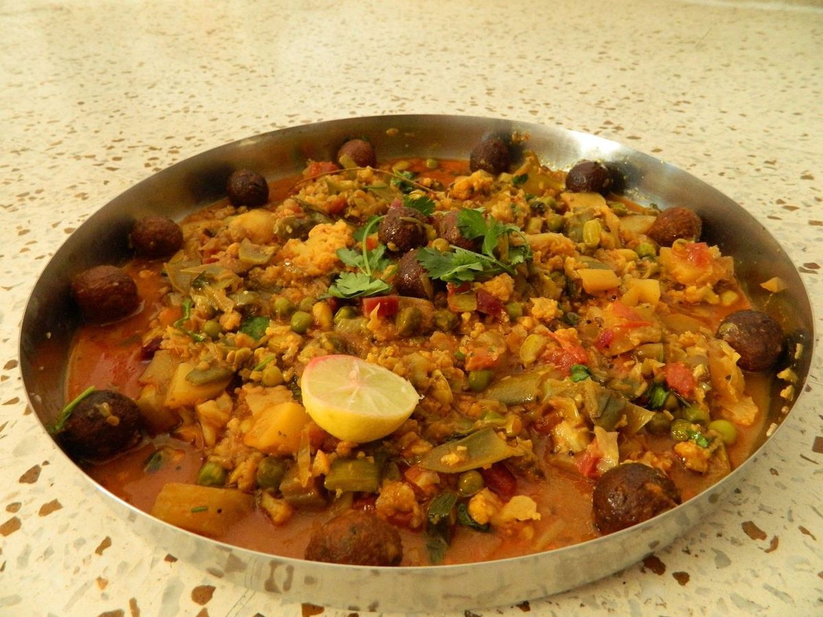 Undhiyu, Gujarati winter dish